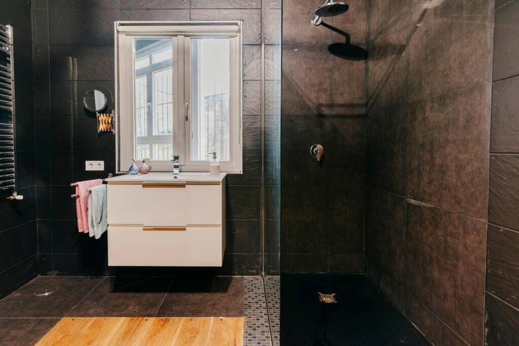 Diseno Y Confort En El Centro Сантандер Екстериор снимка